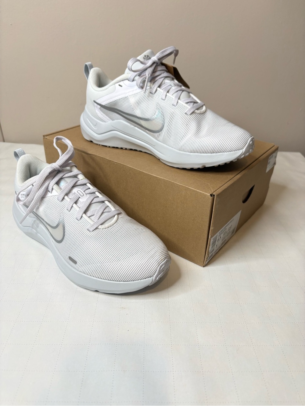 Nike Women's sz 6.5 Downshifter 12 Trainers, White Metallic Silver NIB (33)